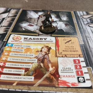 Cmon Games Zombicide Undead or Alive Kassey pintado com cartão