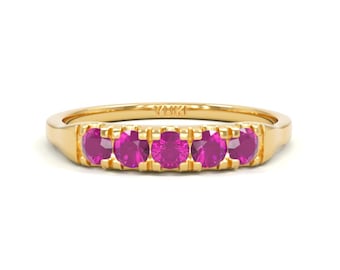 Anillo de granate rodolita de 14 k con cinco piedras / Anillo apilable de granate / Anillo delicado / Anillo de granate de 5 piedras / Anillo de bodas / Piedra de nacimiento de enero