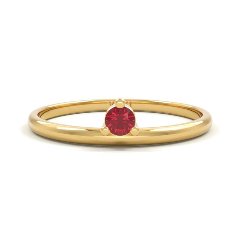 Bague solitaire côté rubis 14 carats | Bague rubis empilable image 1