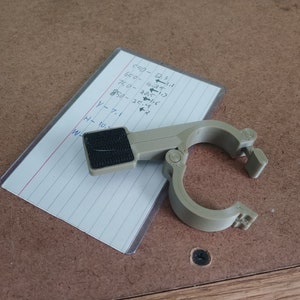 Abrazadera de tarjeta de datos