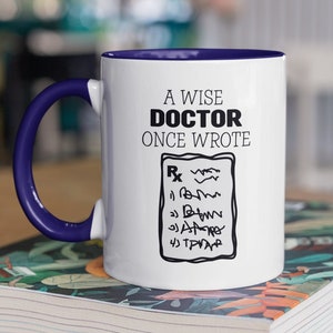 Ein weiser Arzt schrieb einmal Geschenkbecher, Doktorgeschenk, Doktorwürdigkeitsgeschenk, lustige Doktortasse, verschriebene Kaffeetasse, sarkastische, zweifarbige Tasse
