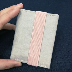 "Veganer Leder Geldbeutel ""Sidensvans"" mit RFID Schutz, designed von TearoJoy SWEDEN."