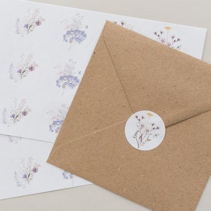 Ensemble d'enveloppes / feuilles d'invitation ronds