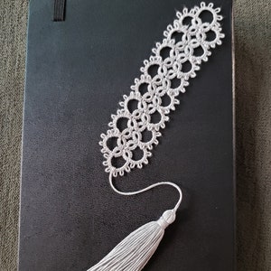 Simple Tatted Bookmark (Ornate)