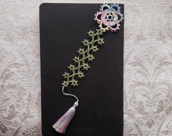 Rosette w/stem tatted bookmark