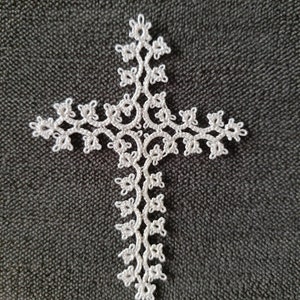 Lacy Cross Motif (Cream)