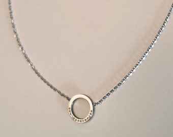 Collier cercle orné de strass en acier inoxydable