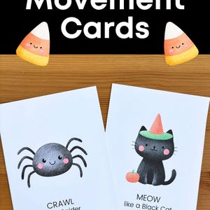 Puede incluir: Tarjetas de movimiento de Halloween con ilustraciones de una ara&ntilde;a y un gato negro. La tarjeta de la ara&ntilde;a dice "Arrastrarse como una ara&ntilde;a". La tarjeta del gato dice "Maullar como un gato negro". Gr&aacute;ficos de caramelos de ma&iacute;z en la parte superior.