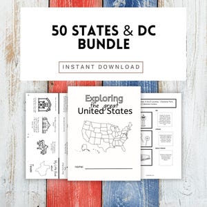 Op de afbeelding: Een bundel afdrukbare educatieve materialen getiteld "50 STATES & DC BUNDLE" met de woorden "INSTANT DOWNLOAD" erboven. De bundel bevat een boekje getiteld "Exploring the great United States" met een kaart van de Verenigde Staten.