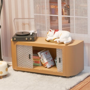 Mueble de TV en miniatura a escala 1/12, muebles para casa de muñecas, accesorios, diseño moderno impreso en 3D con puertas corredizas esmeriladas