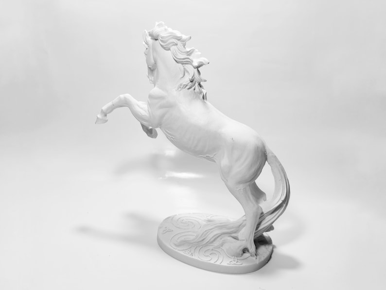 Modern Decorative Antique Objects Trendy Handmade Sculpture Statue for Modern Home Arising Horse Decorative Antique Mythology Art