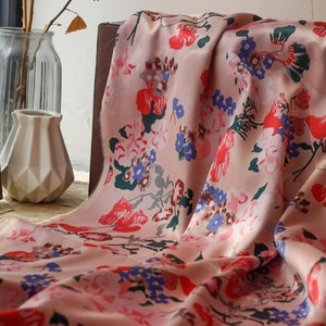 Pink Embossed Yarn Dyed Jacquard Fabric, Floral Blooming Jacquard Fashion Windbreaker Fabric for Suit Costume Dress Design