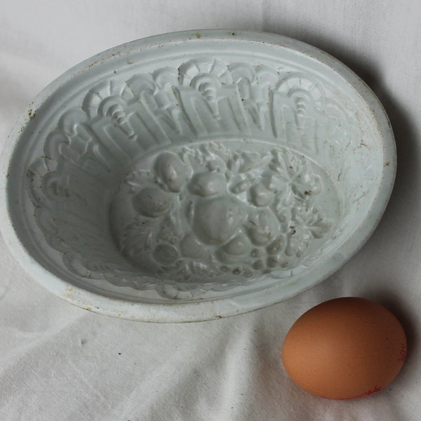China Jelly Mould; Vintage white Ceramic Victorian one pint Jelly Mold