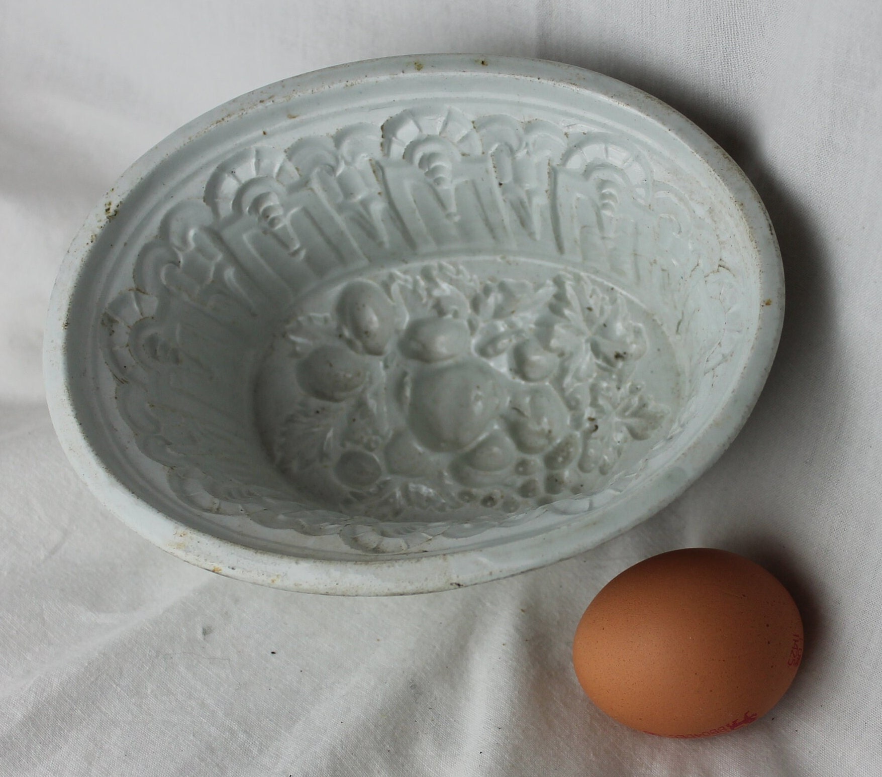 China Jelly Mould; Vintage white Ceramic Victorian one pint Jelly Mold