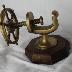 Schraubnussknacker; Vintage Nautical Schiffssteuerrad, Nussknacker aus Messing.