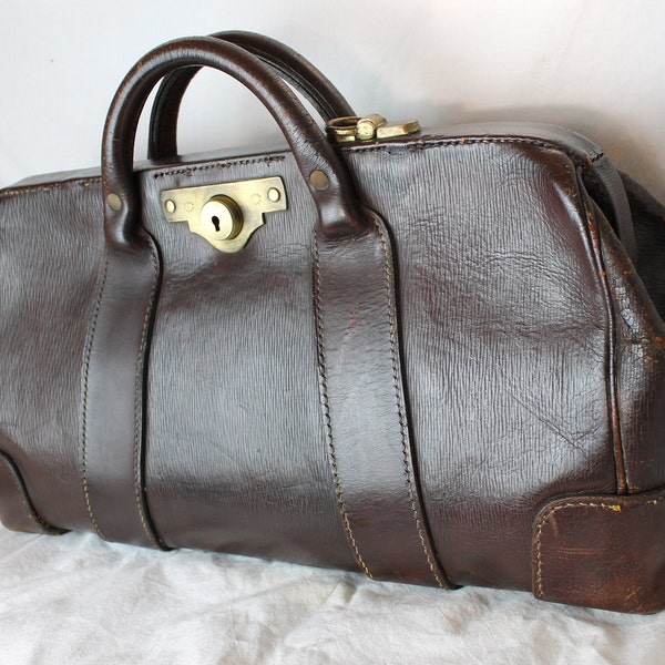 Traditional Gladstone bag for carrying cash, Vintage handmade leather Briefcase, Doctors bag; Made in England.