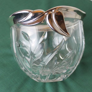 Rosace en verre ; Verre taillé décoratif avec rebord en métal argenté, vintage