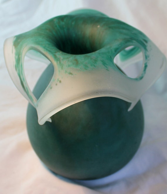 ヴィンテージグリーンアートガラス花瓶：手吹き渦巻き模様 - Etsy 日本