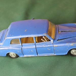 Rolls Royce Phantom, Dinky Car; vintage toy, made in England by Meccano Ltd.