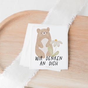 Aufkleber Grabkerze Bär mit Gänseblümchen – Wir denken an dich | Erinnerung für Grabkerze Sternenkind Sticker