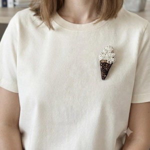 Broche cornet de glace faite main avec perles, bijou artisanal à sequins, accessoire d'été