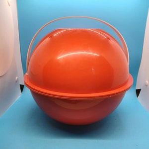 Ingrid plastic Party Ball, 1960s vintage, portable picnic, dishes, plates, bowls, cups, 60s