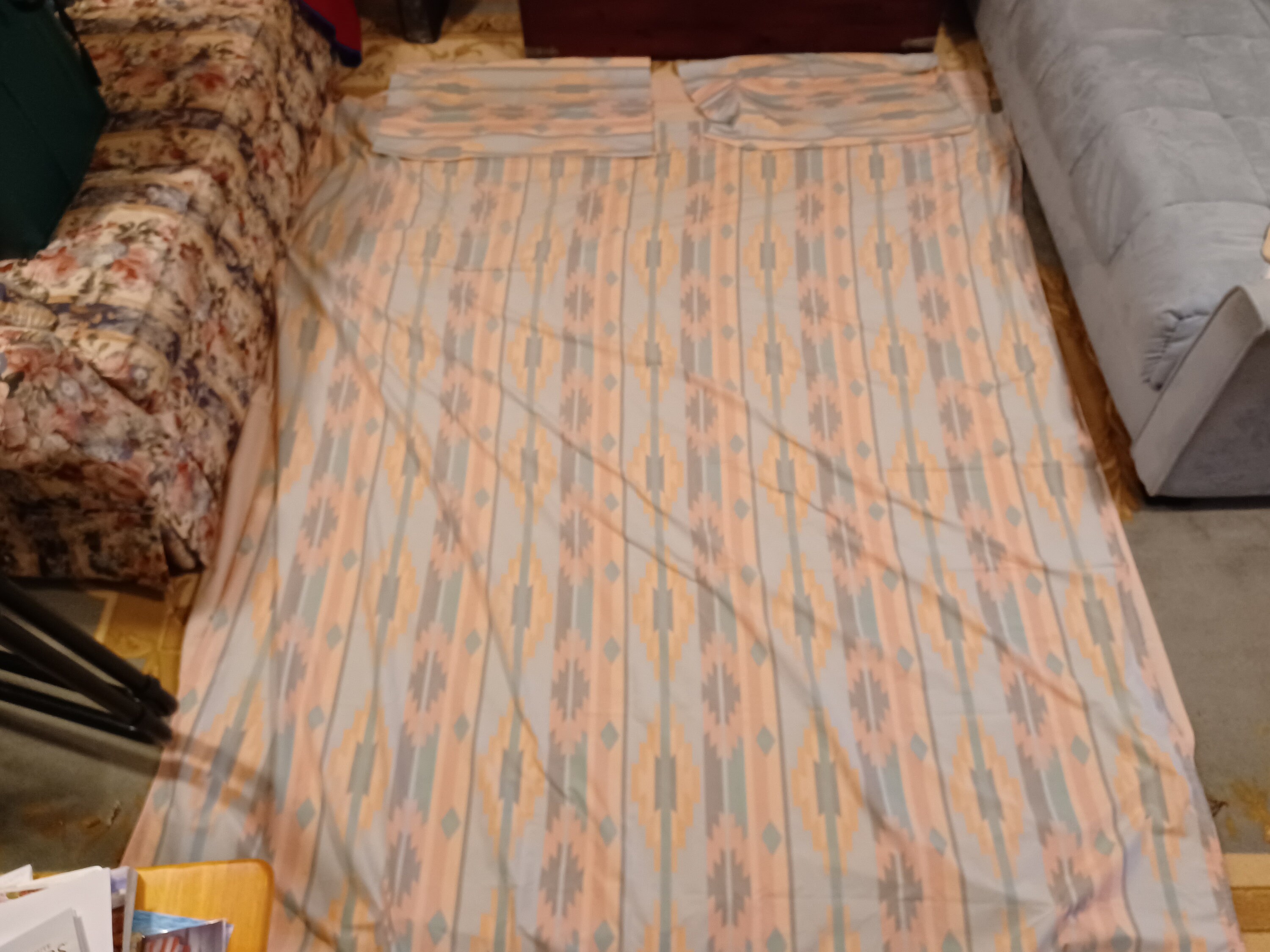 Westpoint Stevens Full Sheet Set, Flat, 2 Pillowcases, STAINS