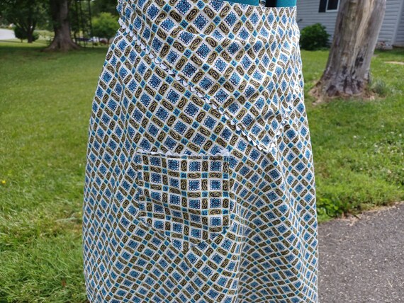 1940s - 1950s half apron, vintage,40s, 50s, housewife, homemaker, homemade, mcm, mid century, kitchen, grannycore, granny core View 3