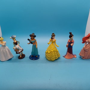 ONE Disney Store princess PVC figure, Belle, Cinderella, Jasmine, Mulan, Ariel