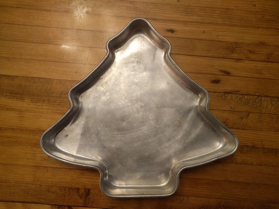 Holiday cake pans deals