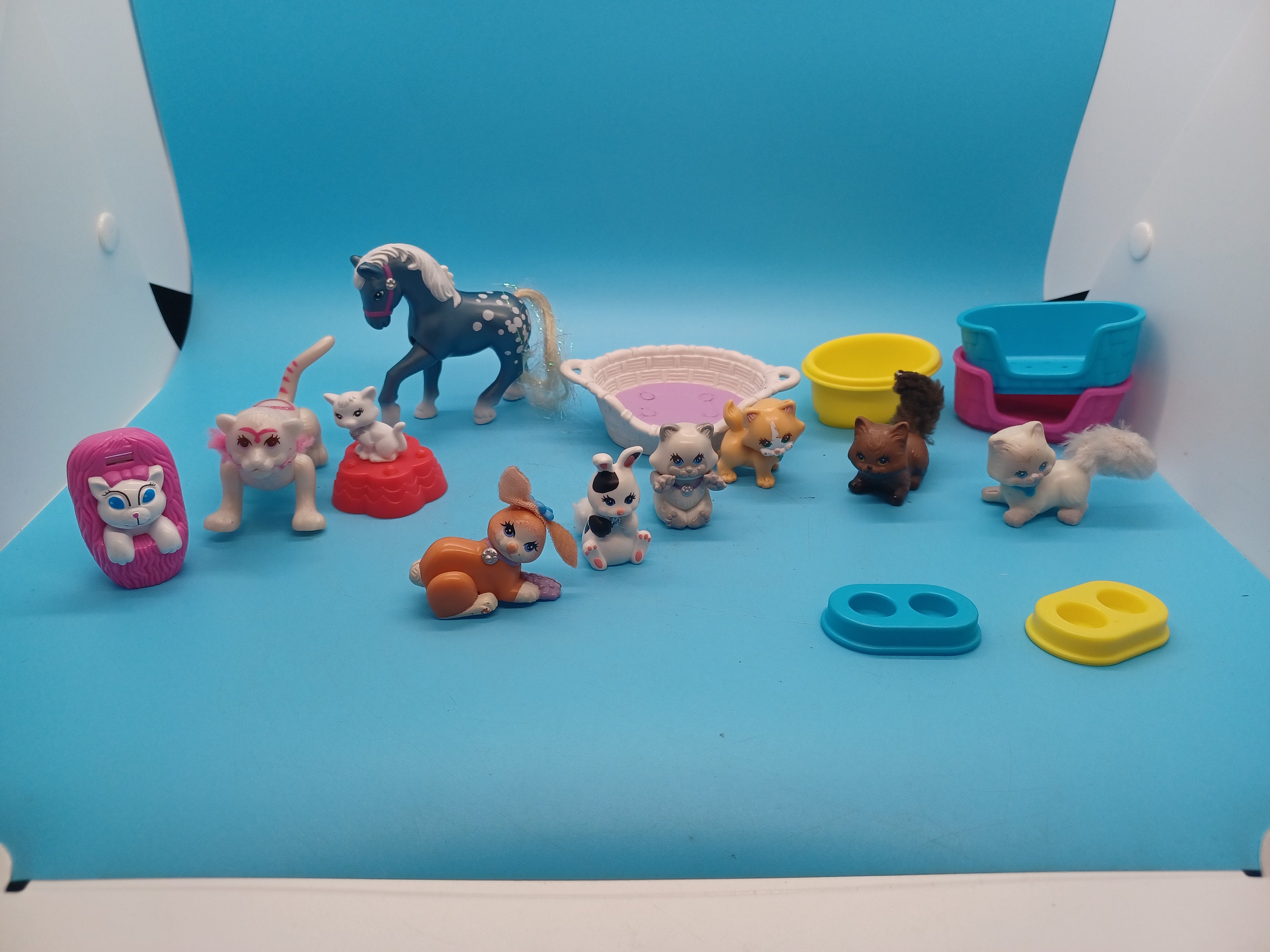 Littlest Pet Shop Miscellaneous Pieces & Habitrail Playset Hasbro  Accessories Vintage Pretend Play Toy 