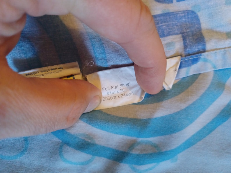 May include: White tag with black text that reads "Full Flat Sheet 81in x 96in 206cm x 244cm".