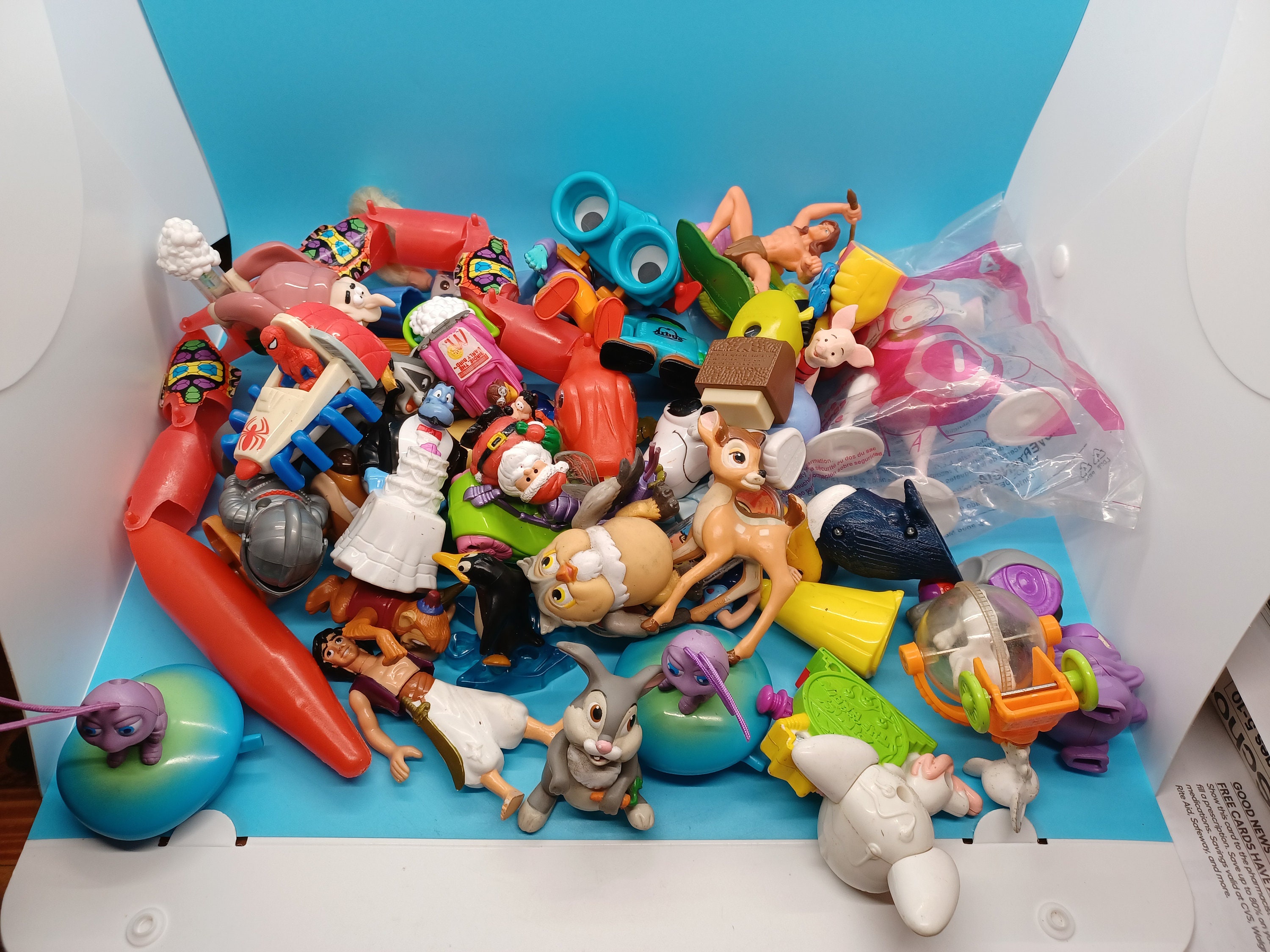 A lot of toys. A lot of candy a lot of toy cars. 90 е игрушки еда. Usa игрушки. картинки синего друга игрушечного.