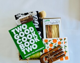 Eco-Friendly Kitchen Gift Box: Olive Oil, Cookbook, Pasta & More