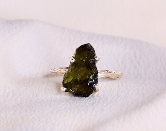 Anello Moldavite, Anello Moldavite naturale, Argento sterling, Anello di dichiarazione Moldavite grezzo, Moldavite grezza genuina, Banda ramoscello Boho, Regalo per lei