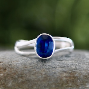 Minimal Kyanite Ring, Natural Blue Kyanite Gemstone, Minimalistic Dainty Solitaire Ring, Sterling Silver, Gift For Her, Blue Stone Wave Ring