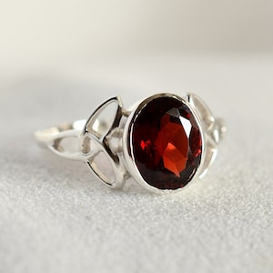 Celtic Knot Garnet Ring, January Birthstone, 925 Sterling Silver, Irish Handmade Jewelry, Natural Gemstones, Red Oval Dainty, Gift For Her