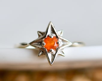 Anello corniola, anello stella polare, corniola naturale arancione, delicato anello di cristallo fatto a mano, anello di stelle celesti, argento sterling, regalo per lei