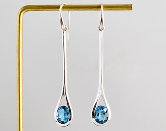 Boucles d'oreilles topaze bleue, Boucles d'oreilles topaze bleue suisse, Pierres précieuses naturelles, Argent sterling, Pierre de naissance de décembre, Boucles d'oreilles pendantes pendantes