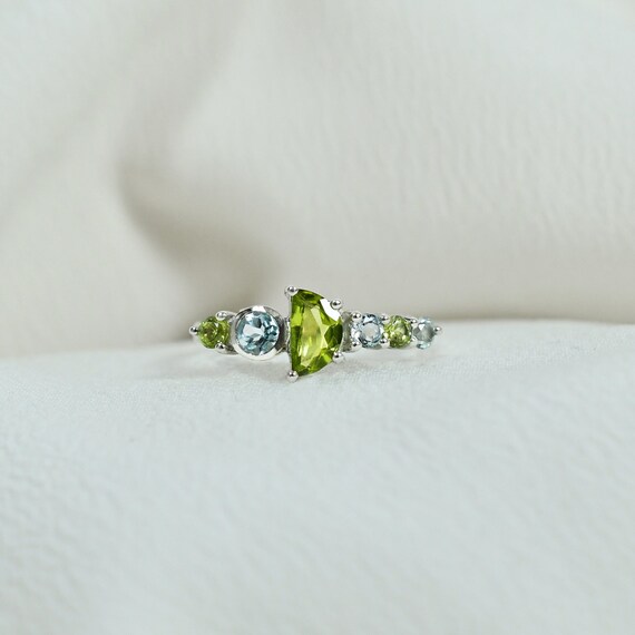 Blue topaz and peridot cheap ring