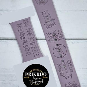 Op de afbeelding: Een mauve siliconen horlogeband met lasergegraveerde BTS-afbeeldingen, waaronder groepsportretten, individuele portretten van leden, het BTS-logo en de tekst Butter. De band is voorzien van meerdere verstelgaatjes en een cirkelvormig logo.