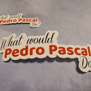 Könnte beinhalten: Weißer Aufkleber mit dem Text "What would Pedro Pascal Do?" in schwarzer und roter Schrift.