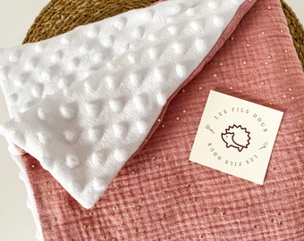 Couverture bébé double gaze de coton à pois dorés rose thé et minky - couverture personnalisée - couverture naissance