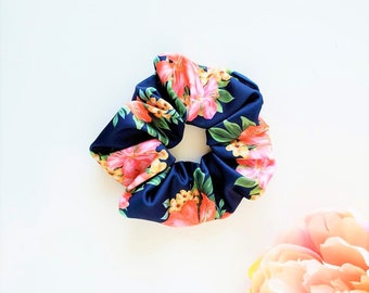 SWIM SCRUNCHIE Navy Peach Floral