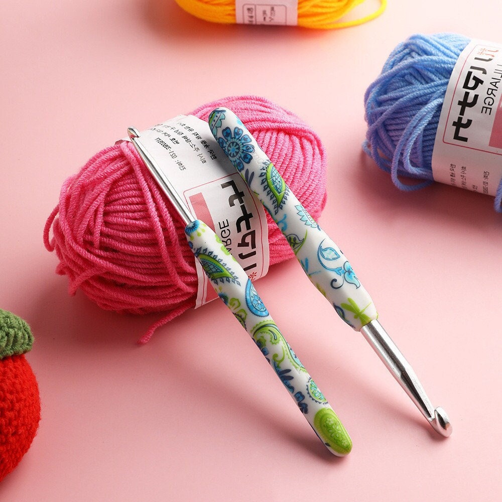 Ergonomic Soft Grip Handle Crochet Hooks, Set Includes 7 Sizes With Case, Crochet  Hooks, Gift for Crocheter, Christmas Gift for Crocheter 