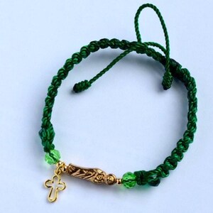San Judas Tadeo bracelet, San Judas Tadeo beaded bracelet, Macrame bracelet, Green macrame bracelet, pulsera de proteccíon, Charm bracelet