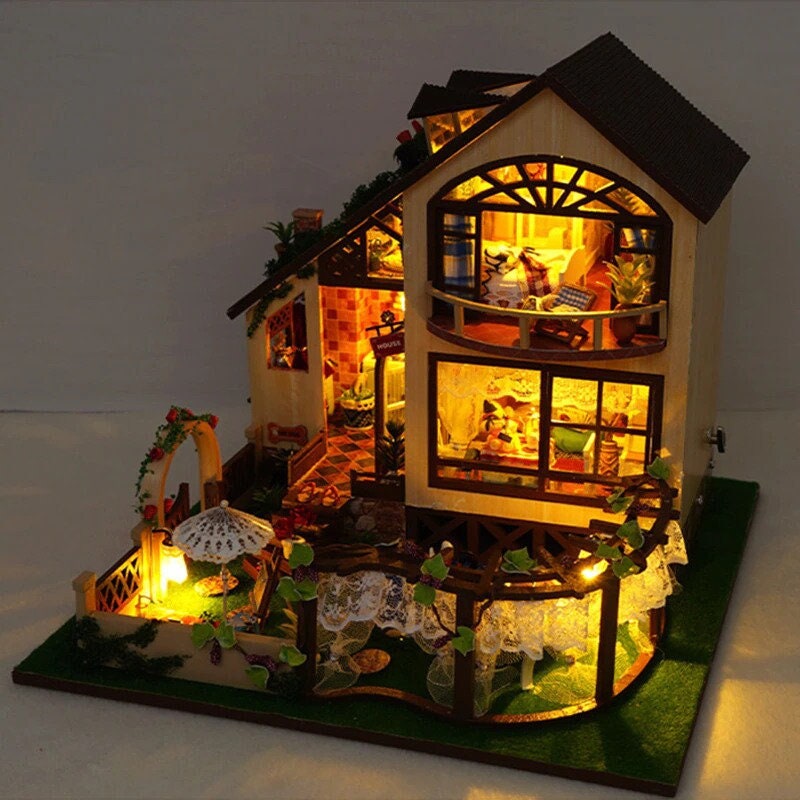 DIY Holz Puppenhaus Bausatz mit Beleuchtung und Möbel European Garden Casa  Miniatur für Geburtstagsgeschenk Hobby - .de
