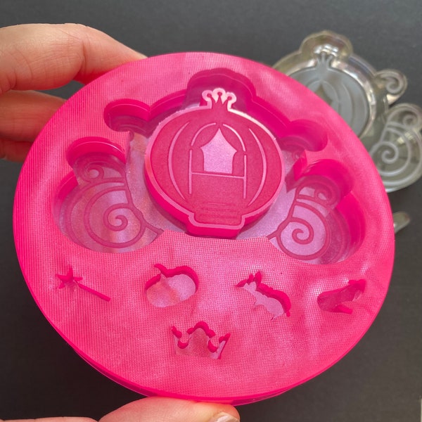 Princess Carriage, Shaker Silicone Mould, with Shaker Bits.