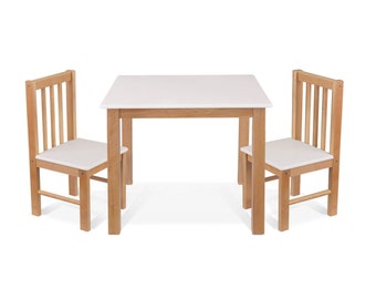 Ein Set für ein Kinderzimmer - zwei Stühle + ein Tisch - verschiedene Farben