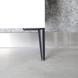 Svarta metallben [15 CM] i form av en nål, moderna metallben för möbler, möbelben i metall, möbelben i metall